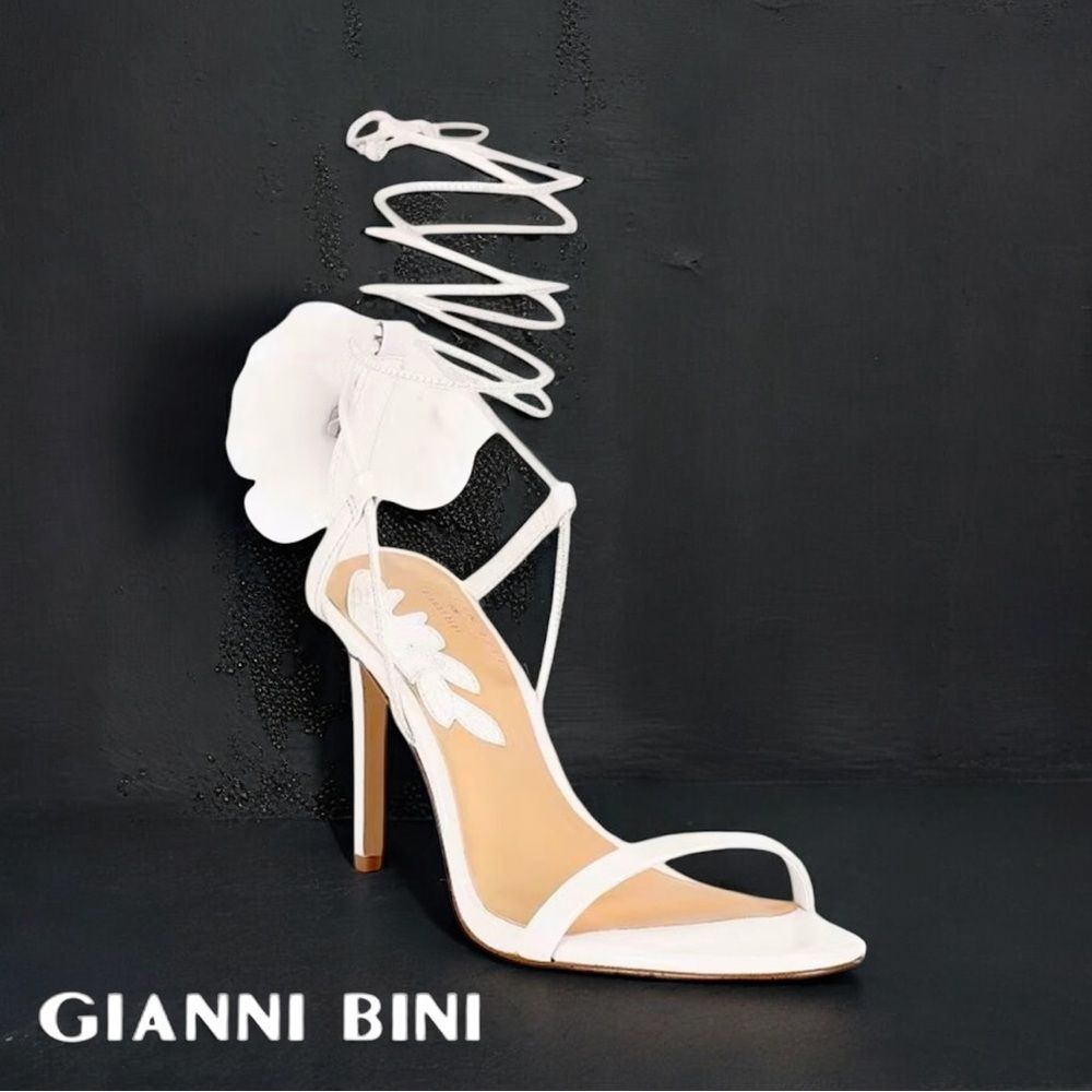 🌟 Gianni Bini x Caelynn Bell Papillon Fabric Flower Ankle Wrap Strappy